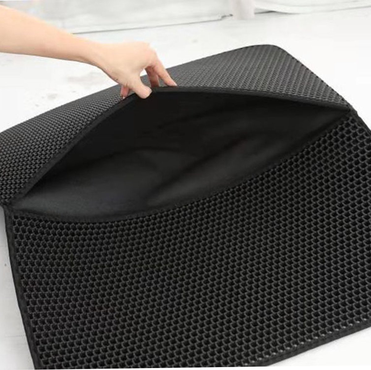 Miniatuur van productfoto 4 van Kattenbakmat XXL - Grit opvanger - Uitloopmat Kat - Eco friendly - Kattenbak Accessoires - Dubbele Laag - Waterdicht dubbele laag - 50*70cm - Waterdicht - Dubbele laag - Honingraatstructuur